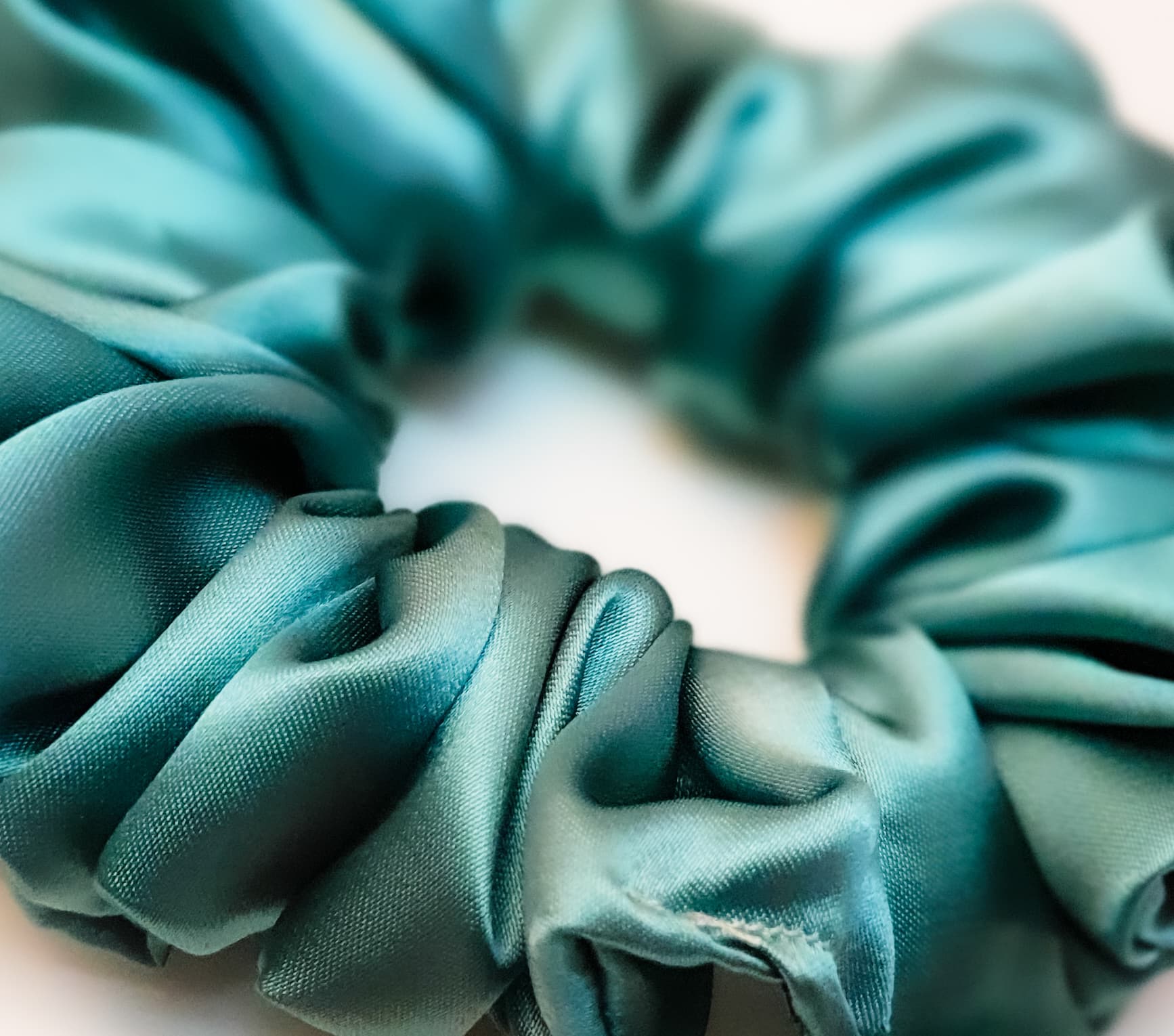 Hight Quality satin scrunchies (Ocean) l by soft&elegant