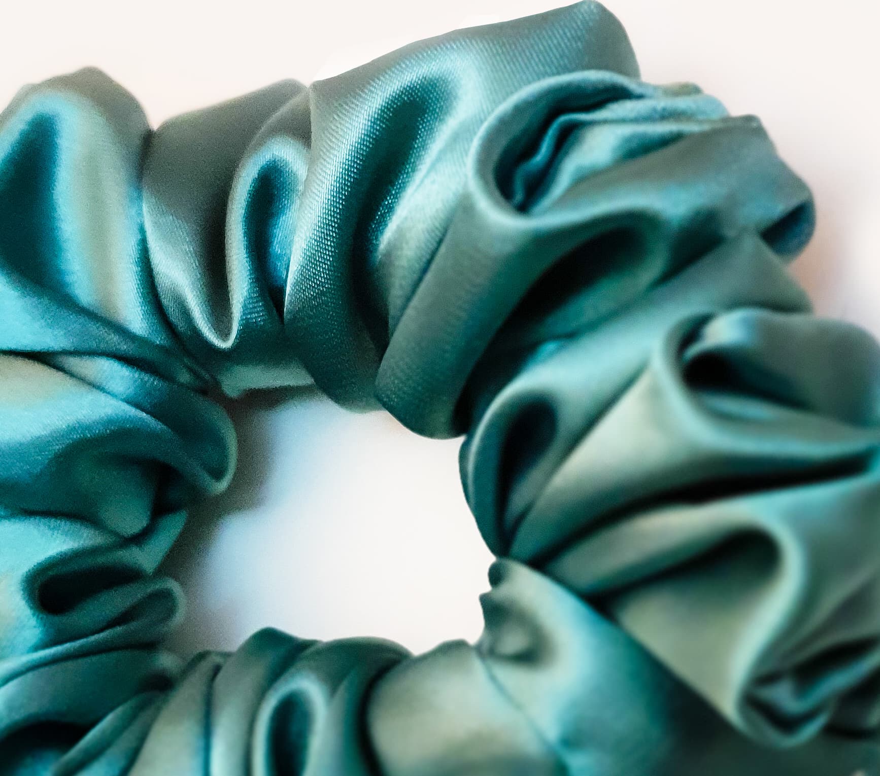 Hight Quality satin scrunchies (Ocean) l by soft&elegant